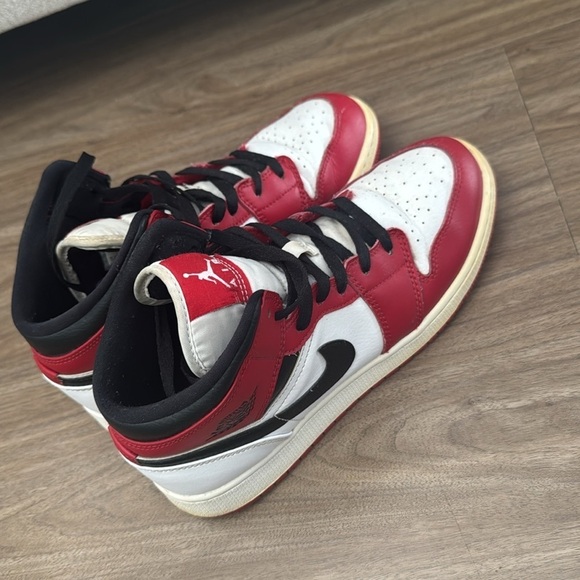 Nike Jordan Retro 1 Sneaker Chicago - Picture 5 of 8